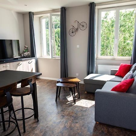 La Batisse L'Arbre Beige Le Petit-Abergement Exterior foto
