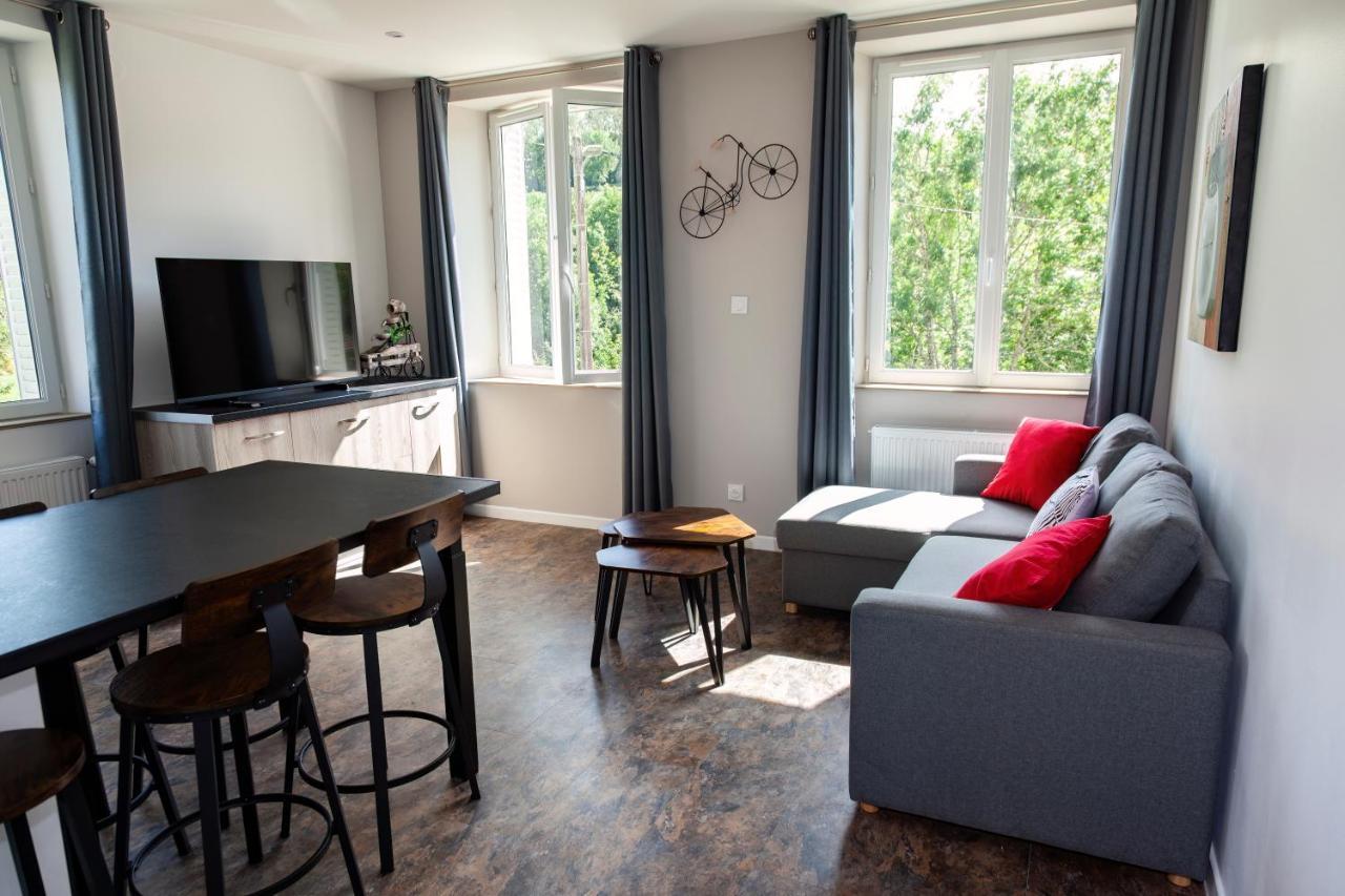 La Batisse L'Arbre Beige Le Petit-Abergement Exterior foto